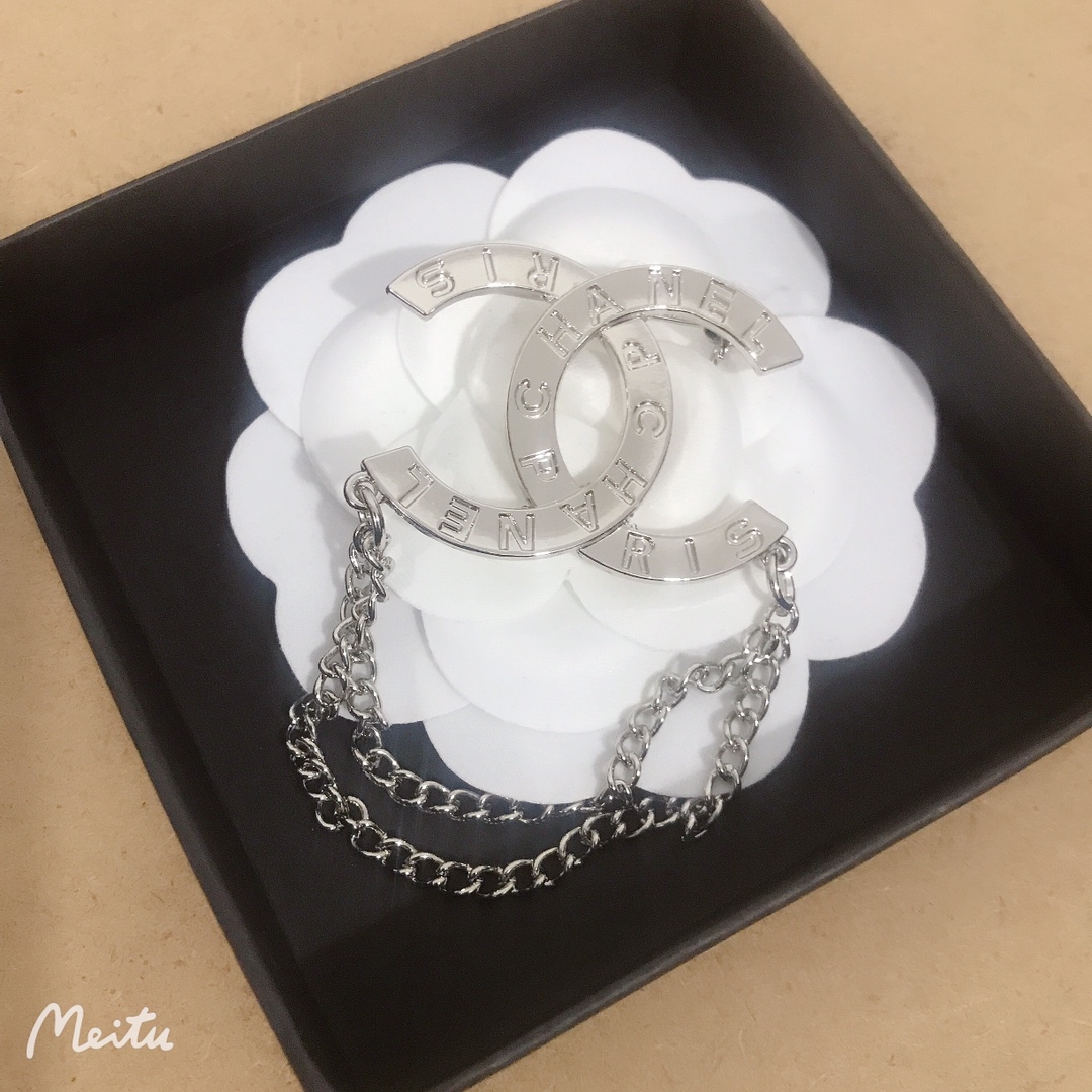 CC-Metal Signage With Letter and chain 45MM*31MM