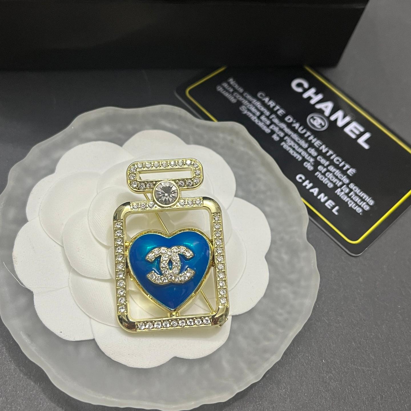 CC-Perfume bottle shape With Diamonds  45MM*30MM