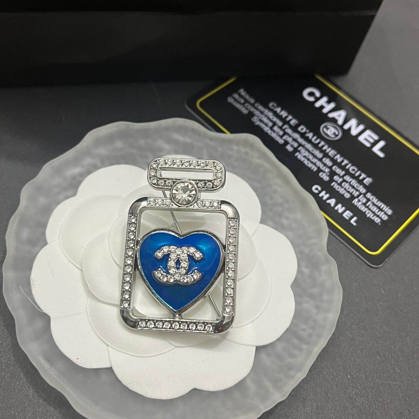 CC-Perfume bottle shape With Diamonds  45MM*30MM