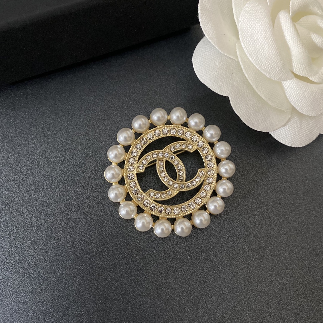 CC- Surrounded by pearls With Diamonds 30MM*30MM