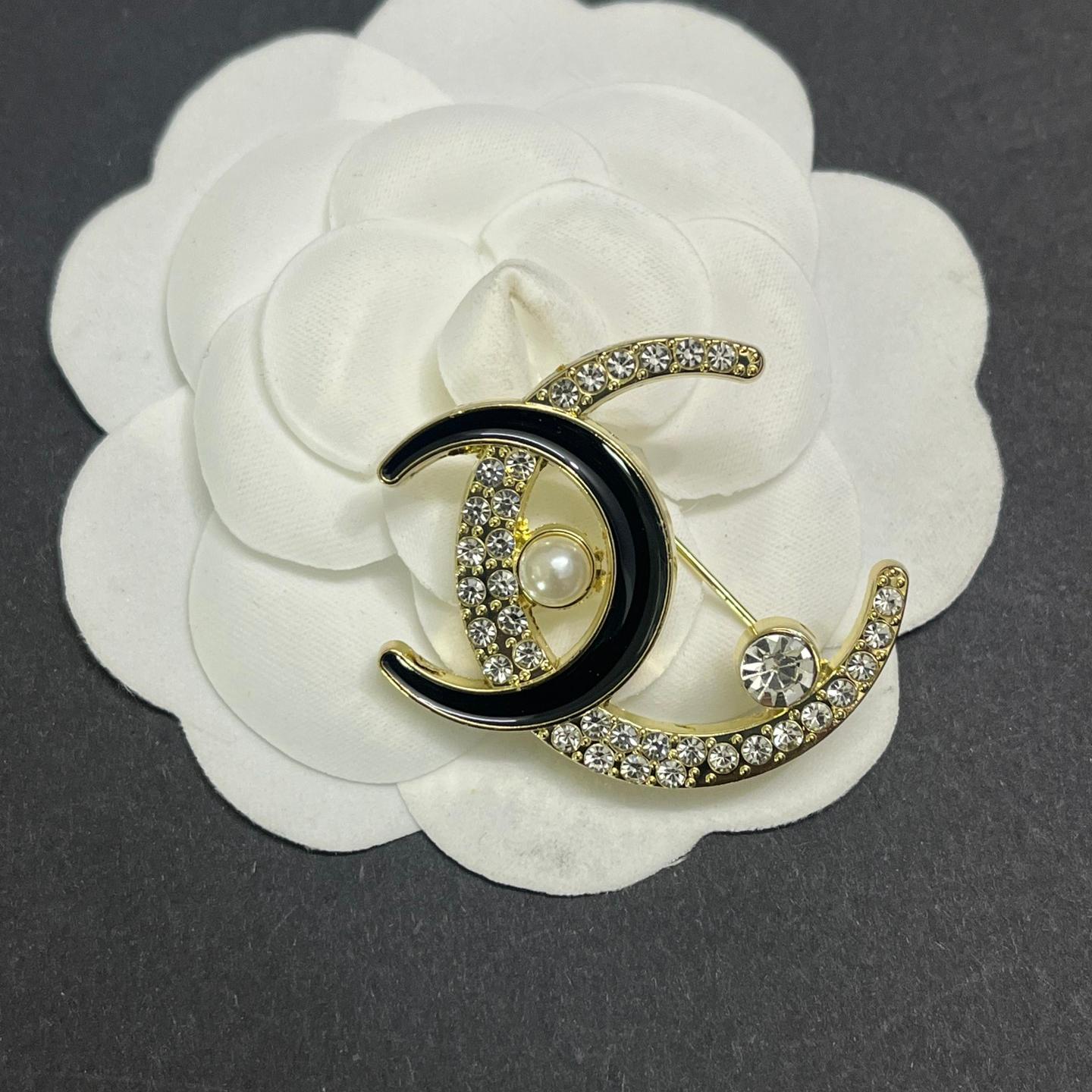 CC-Crescent shaped With Diamonds 36MM*36MM