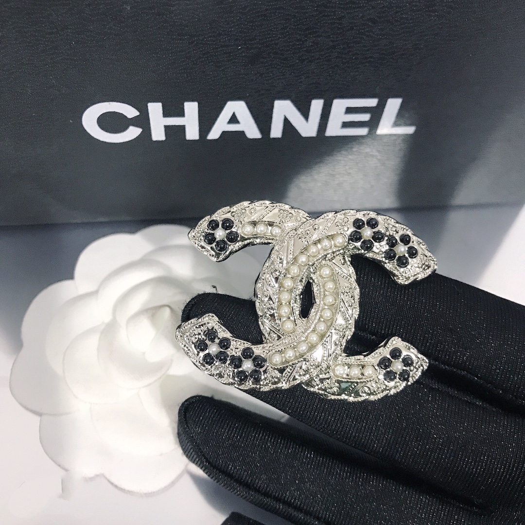 CC-With black flower and pearls 50MM*36MM