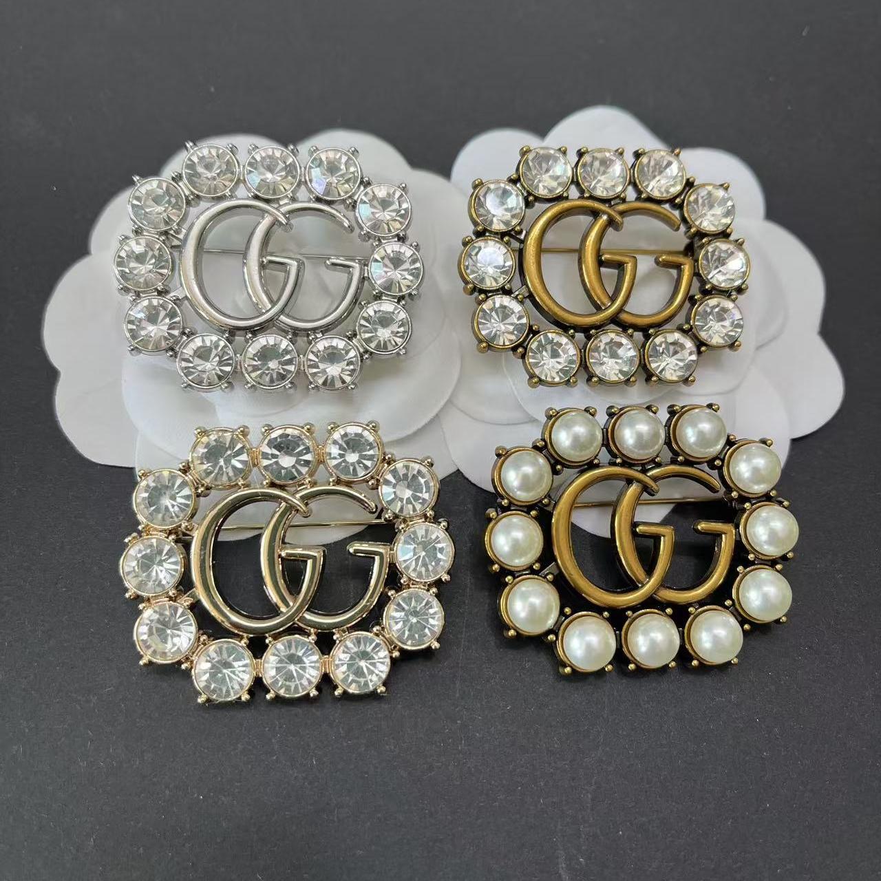 GG encircled by diamonds