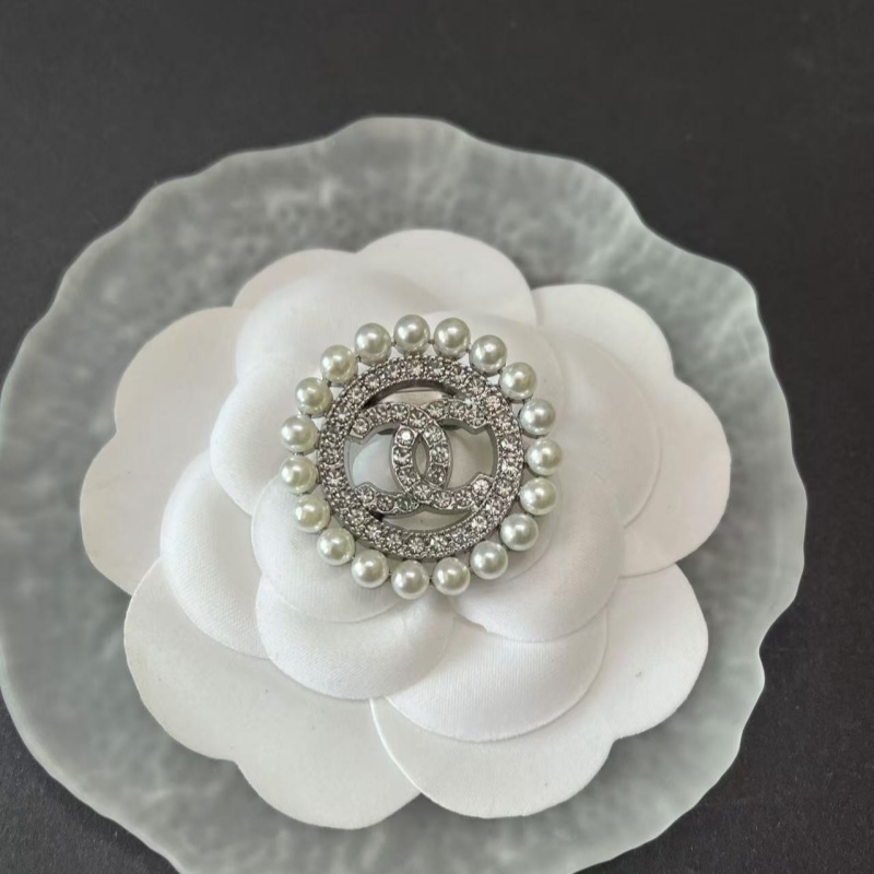 CC- Surrounded by pearls With Diamonds 30MM*30MM