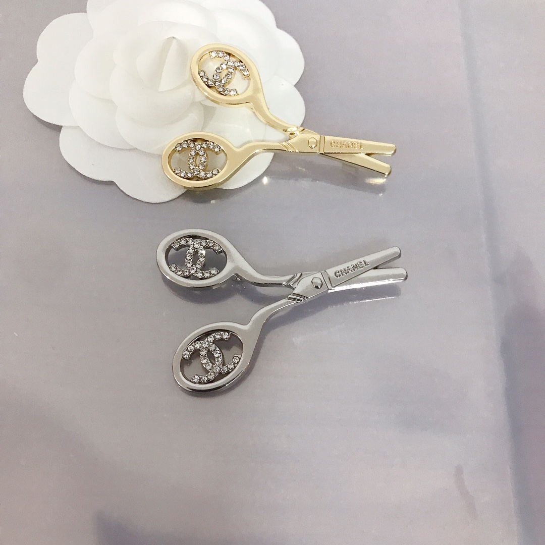 CC-Scissor shaped with Diamond 57MM*37MM