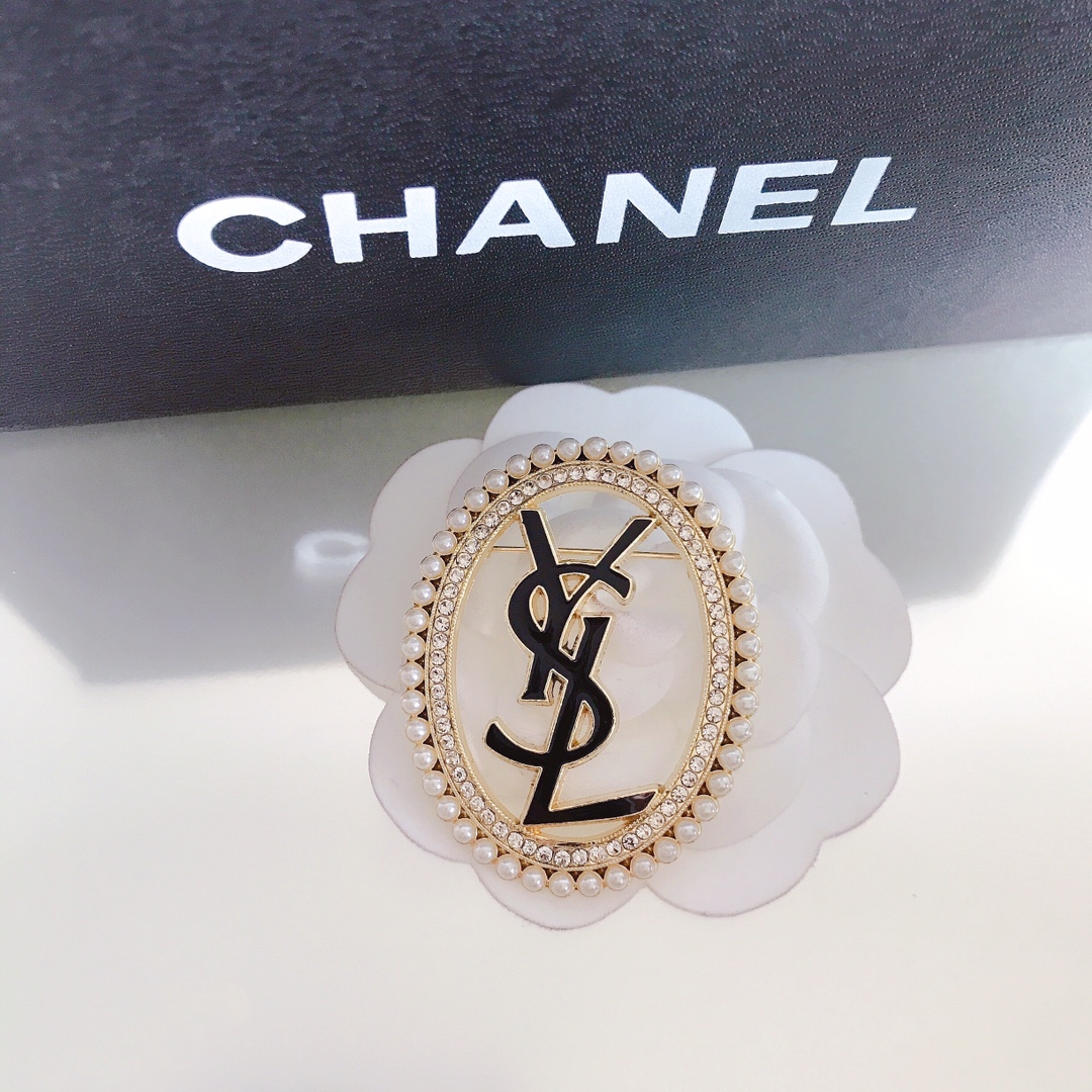 Y-Oval With Diamond  And Pearls 43MM*52MM