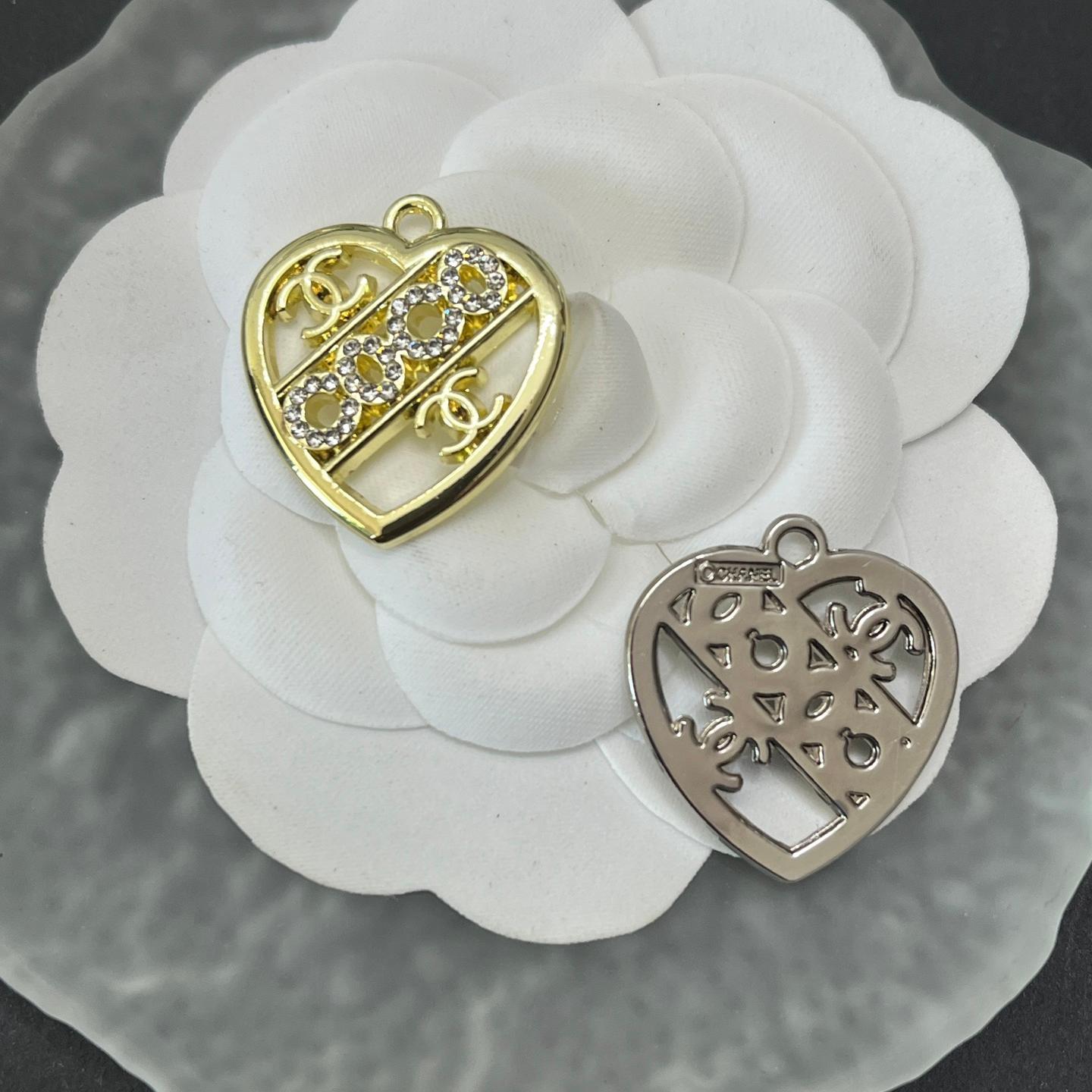 CC with lettered heart shape in the center 25MM*23MM