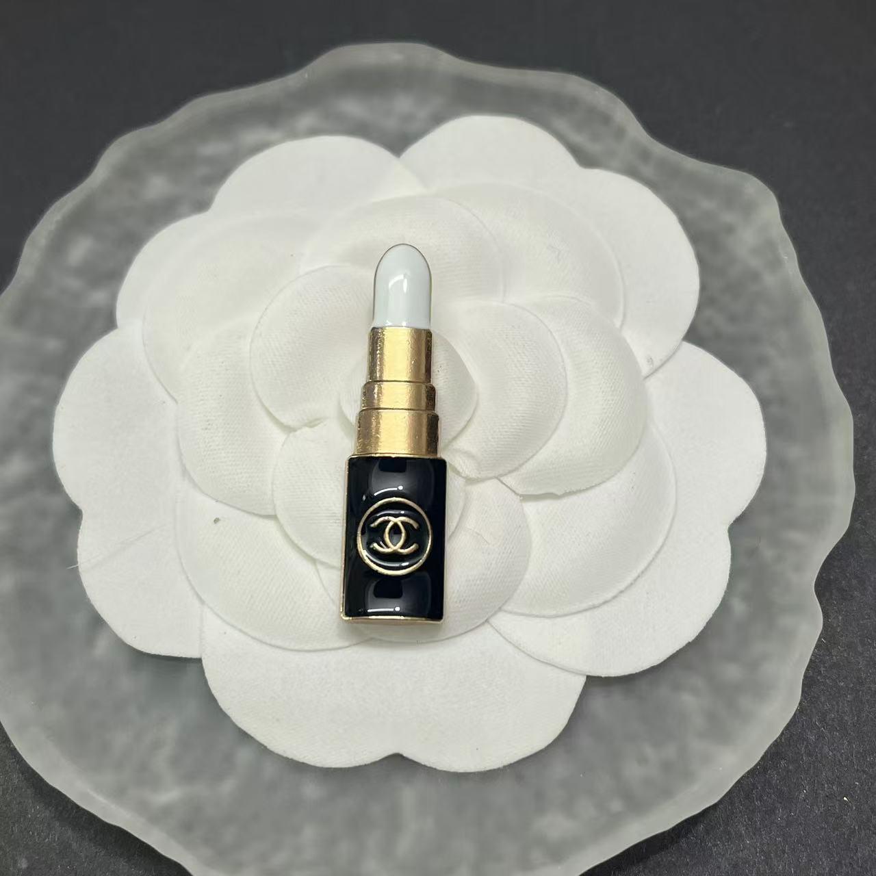 CC-Lipstick shape flat-backed 37MM*10MM