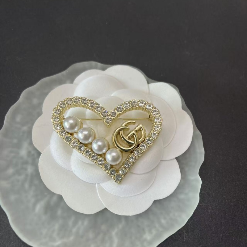 GG- Love Shape With Diamonds and pearls 46MM*40MM