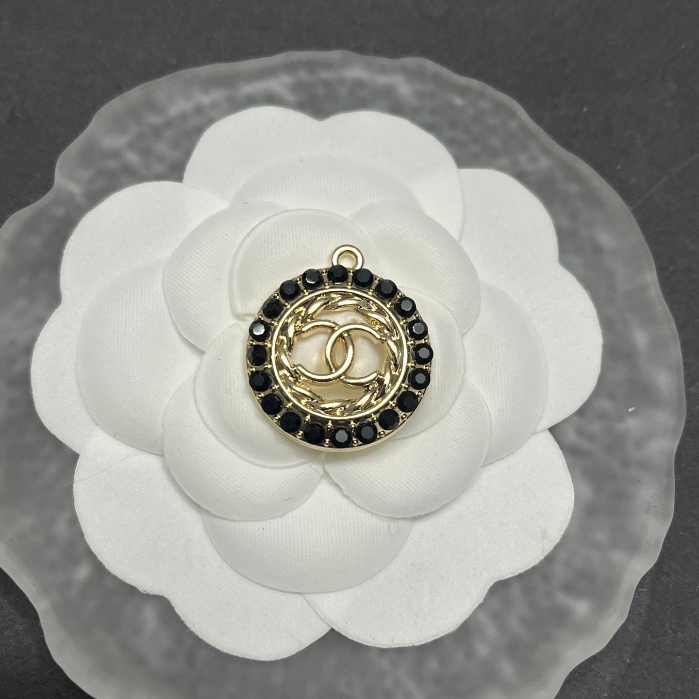 CC encircled by diamonds or pearls 23MM*23MM