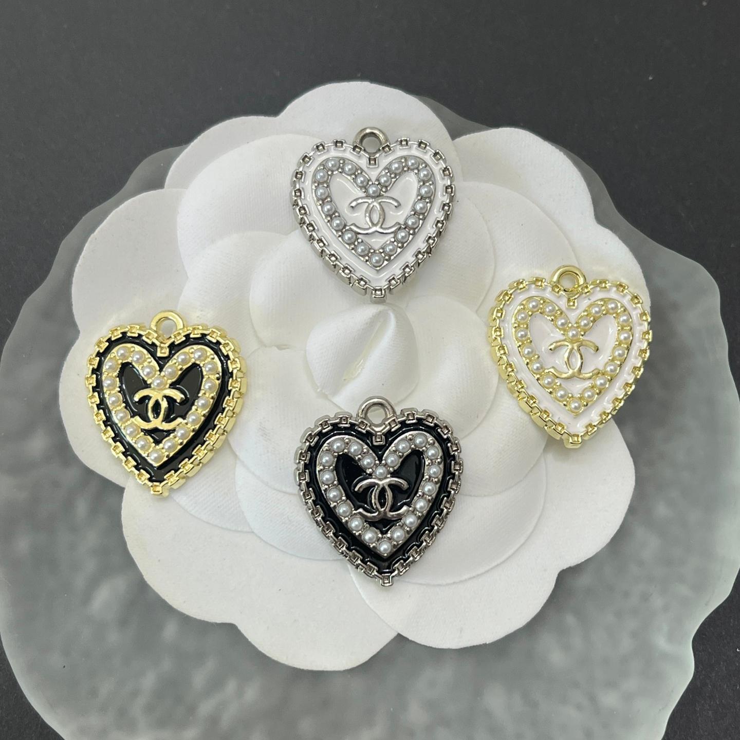 CC-Love Shape With Pearls 22MM*20MM