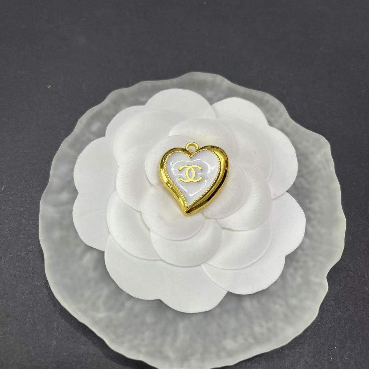 CC-Love Shape Metal Signage  21MM*23MM