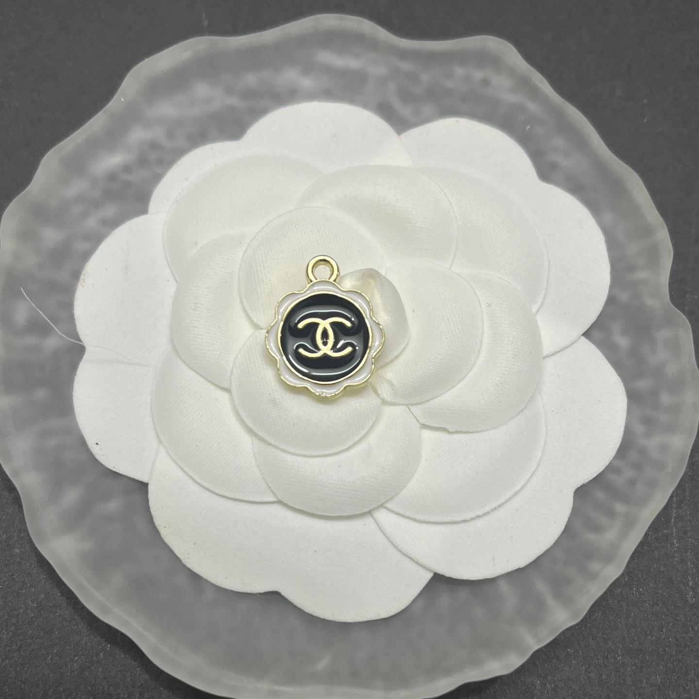 CC-Lace shape Metal Signage 18MM*15MM