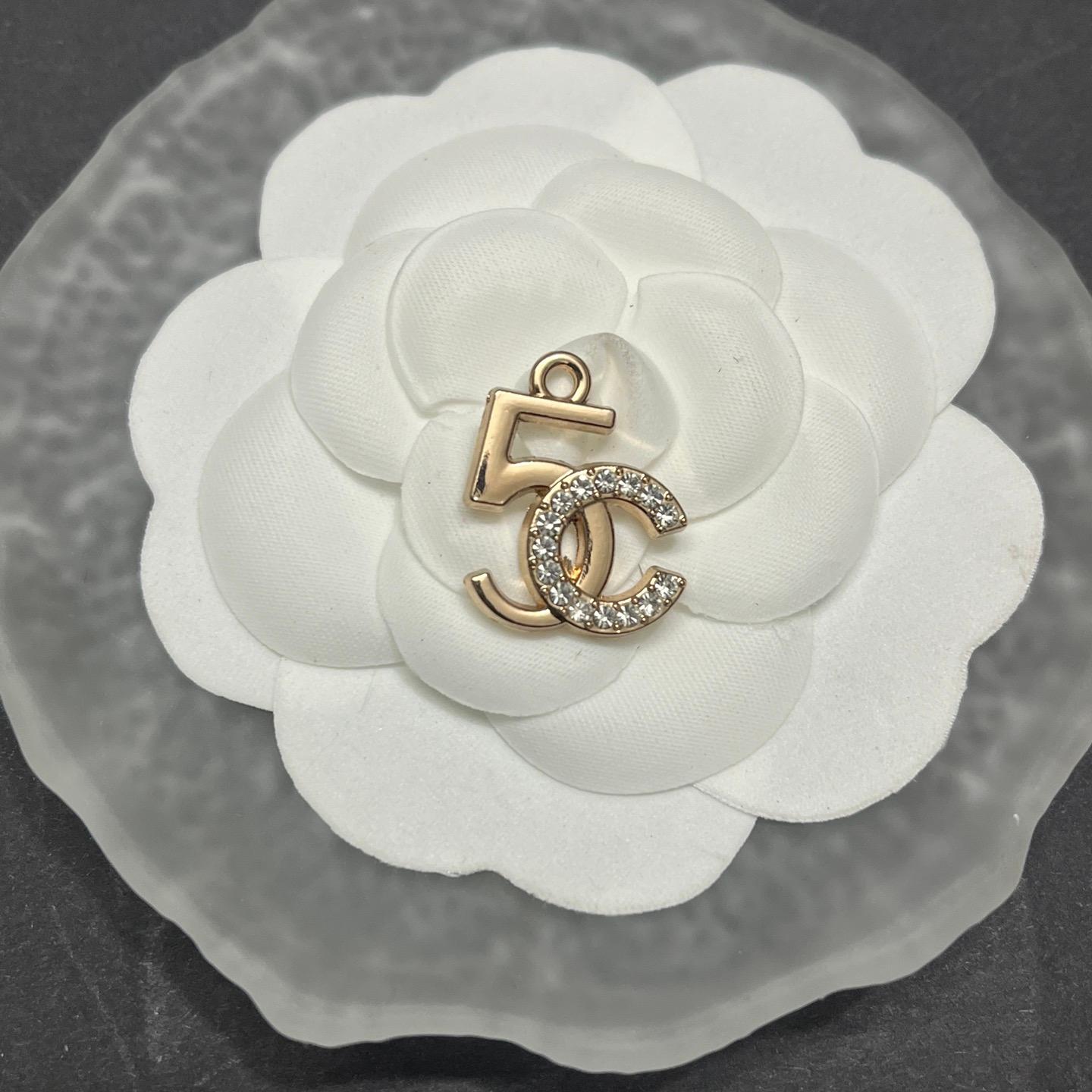 CC with 5-shaped design 21MM*18MM