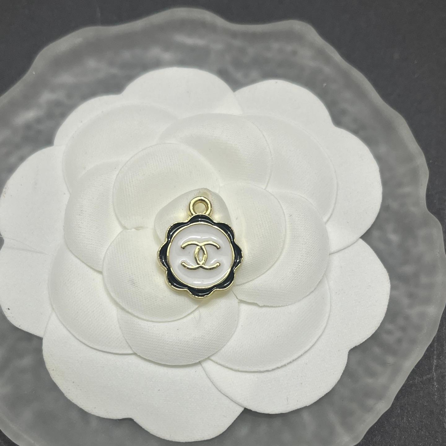 CC-Lace shape Metal Signage 18MM*15MM