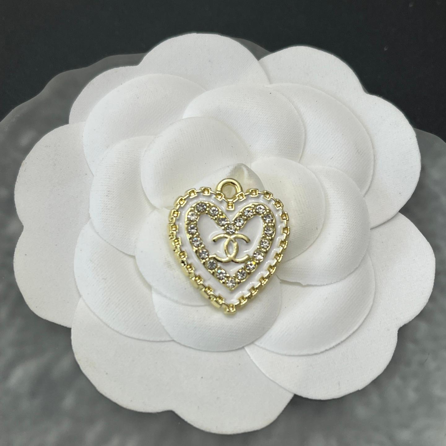 CC-Love Shape With Diamond  22MM*20MM