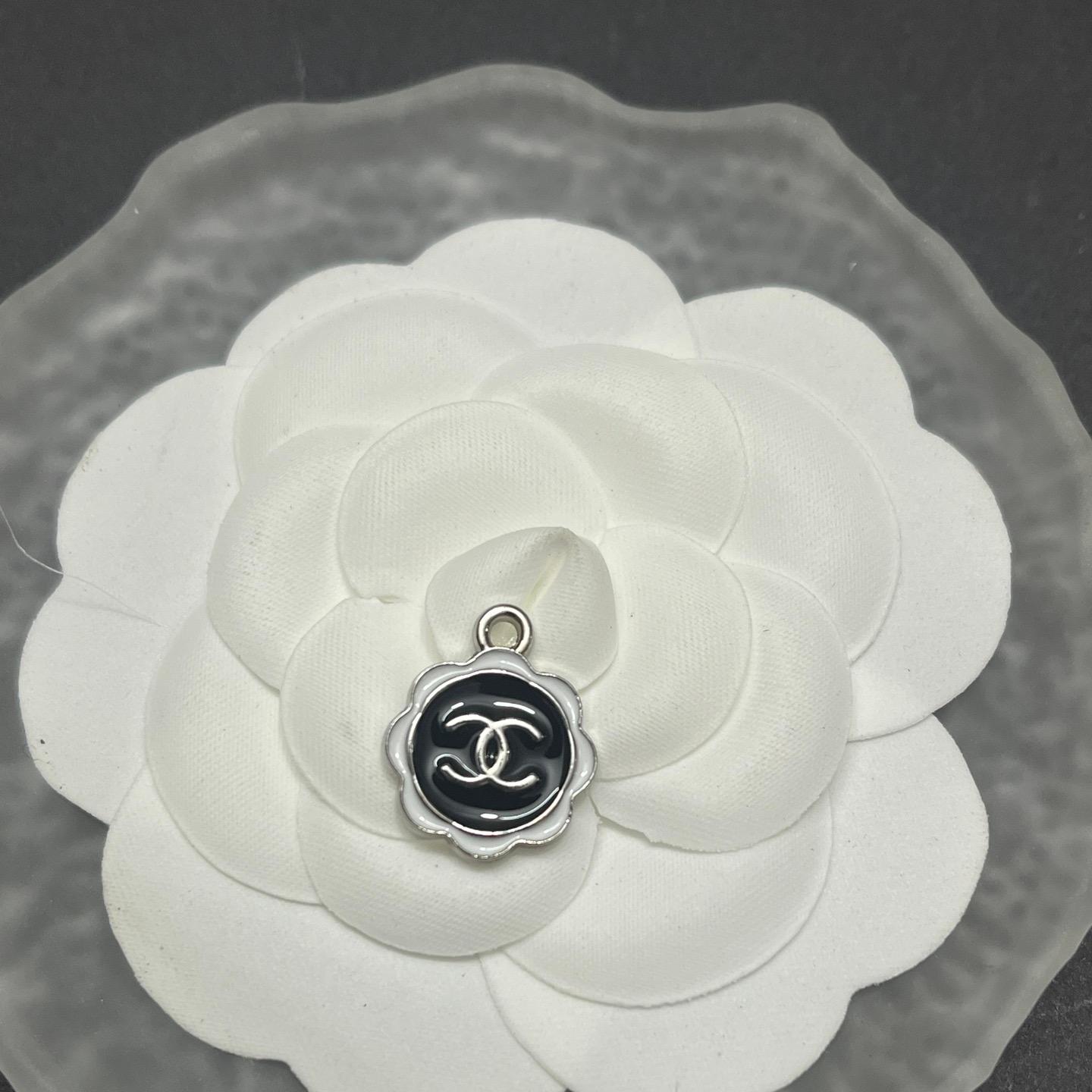 CC-Lace shape Metal Signage 18MM*15MM