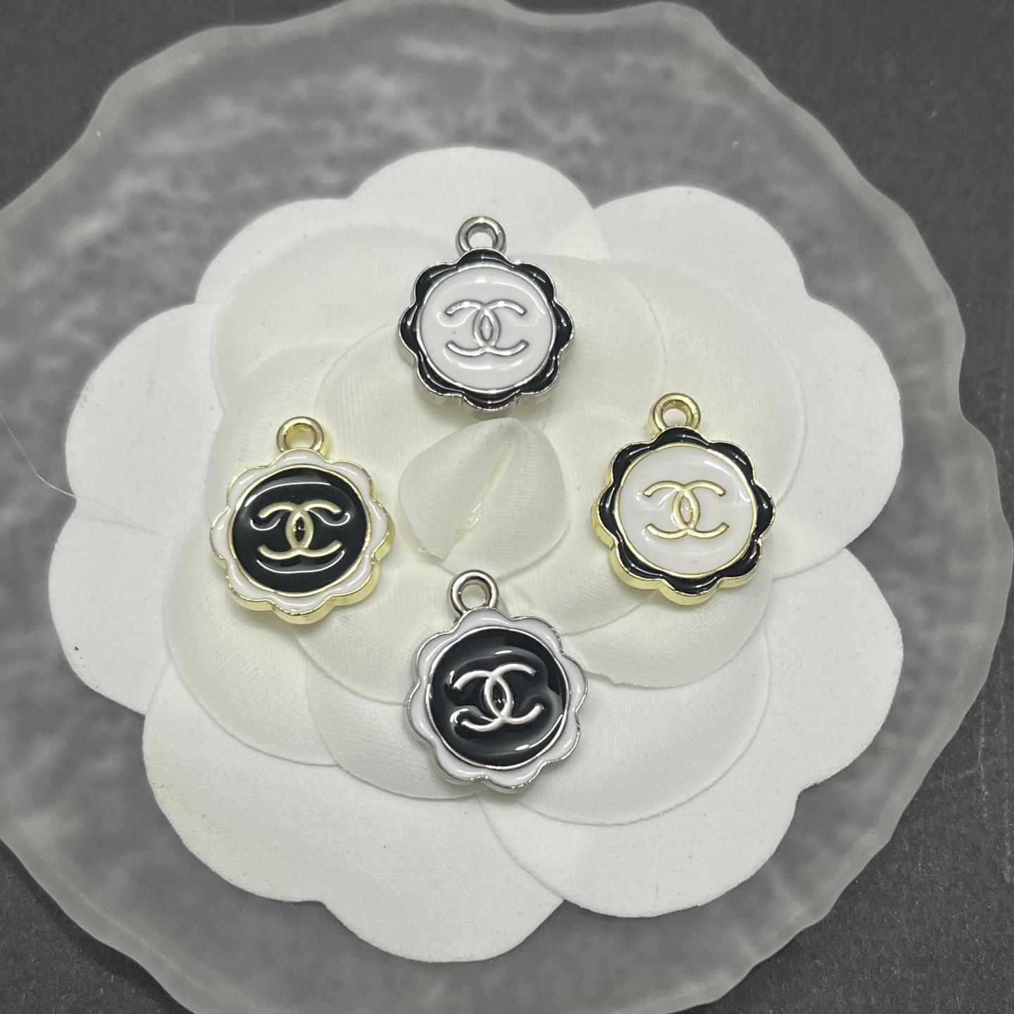 CC-Lace shape Metal Signage 18MM*15MM