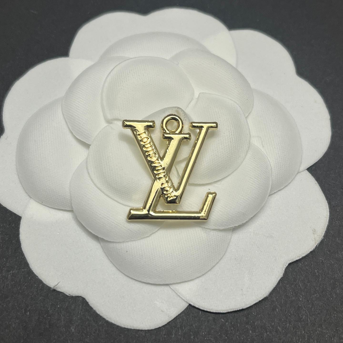 L-with letters in the middle 21MM*19MM