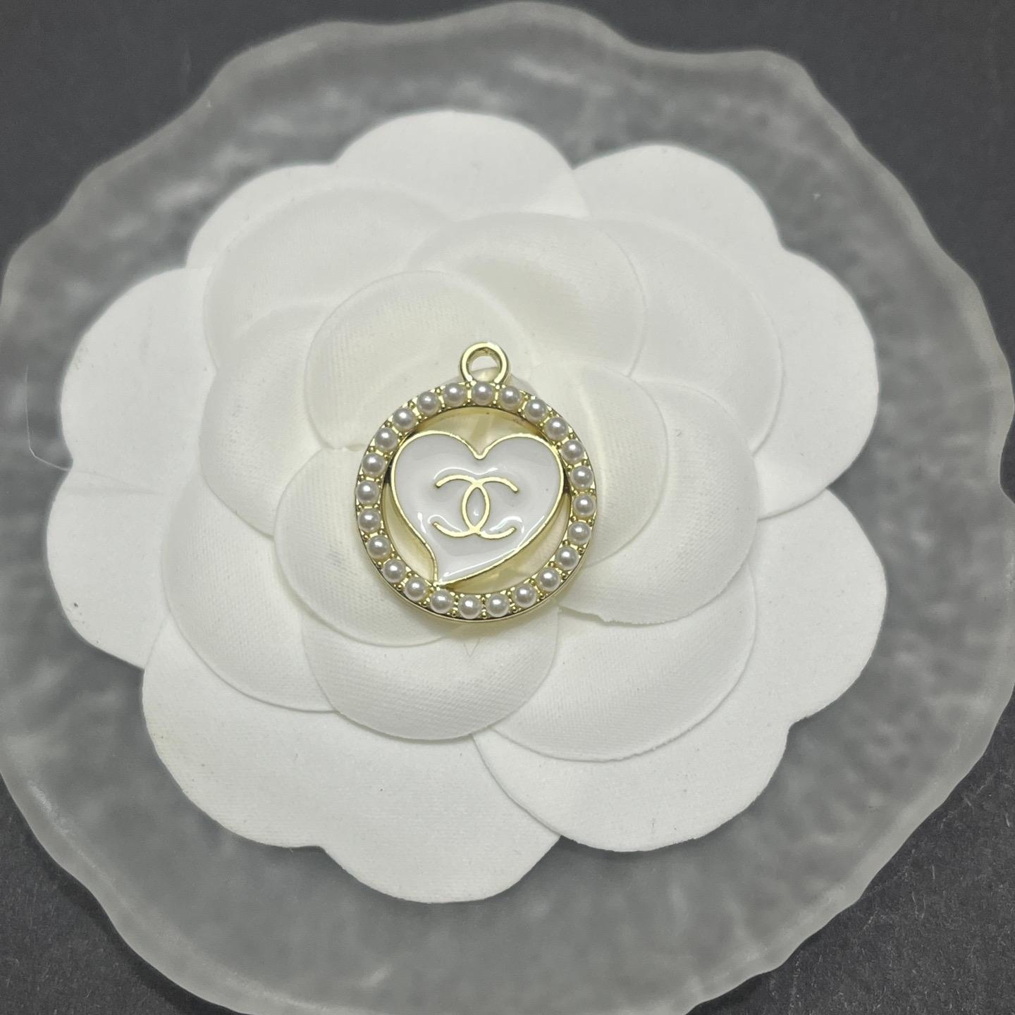 CC-Love Shape Hollow With Pearls 23MM*20MM