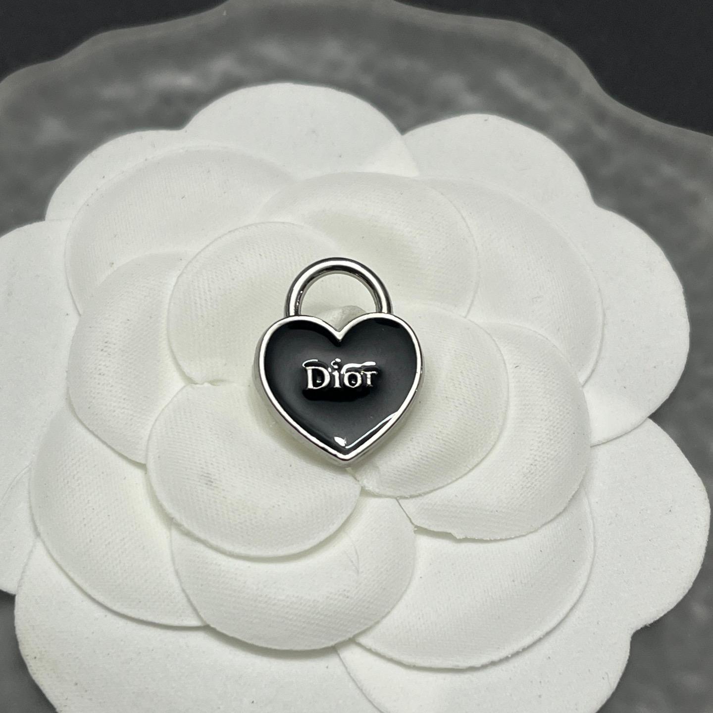 CC-Love Shape Metal Signage 19MM*15MM