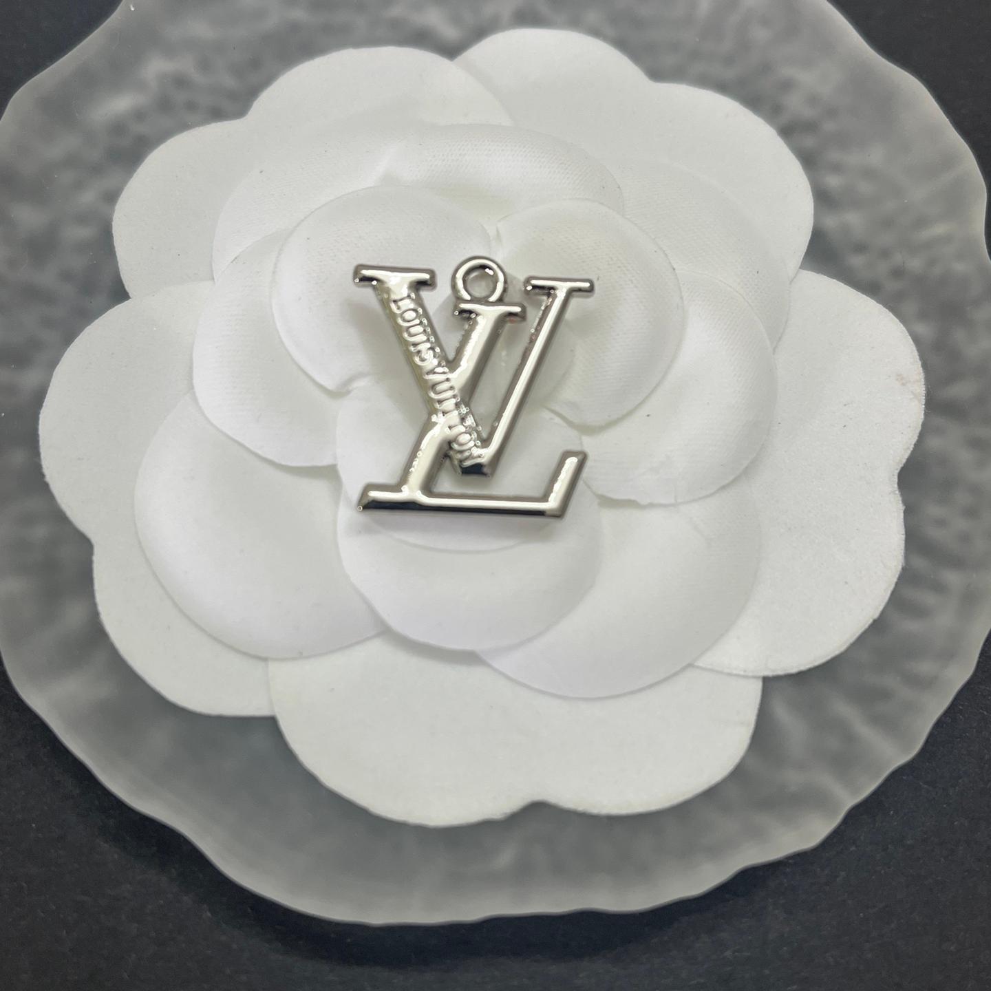 L-with letters in the middle 21MM*19MM