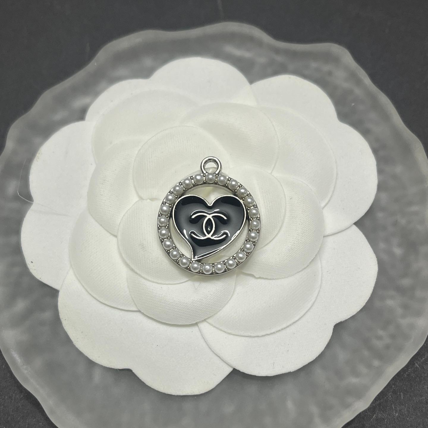 CC-Love Shape Hollow With Pearls 23MM*20MM