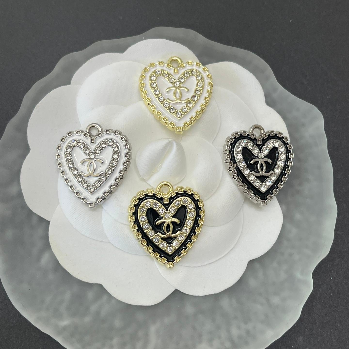 CC-Love Shape With Diamond  22MM*20MM