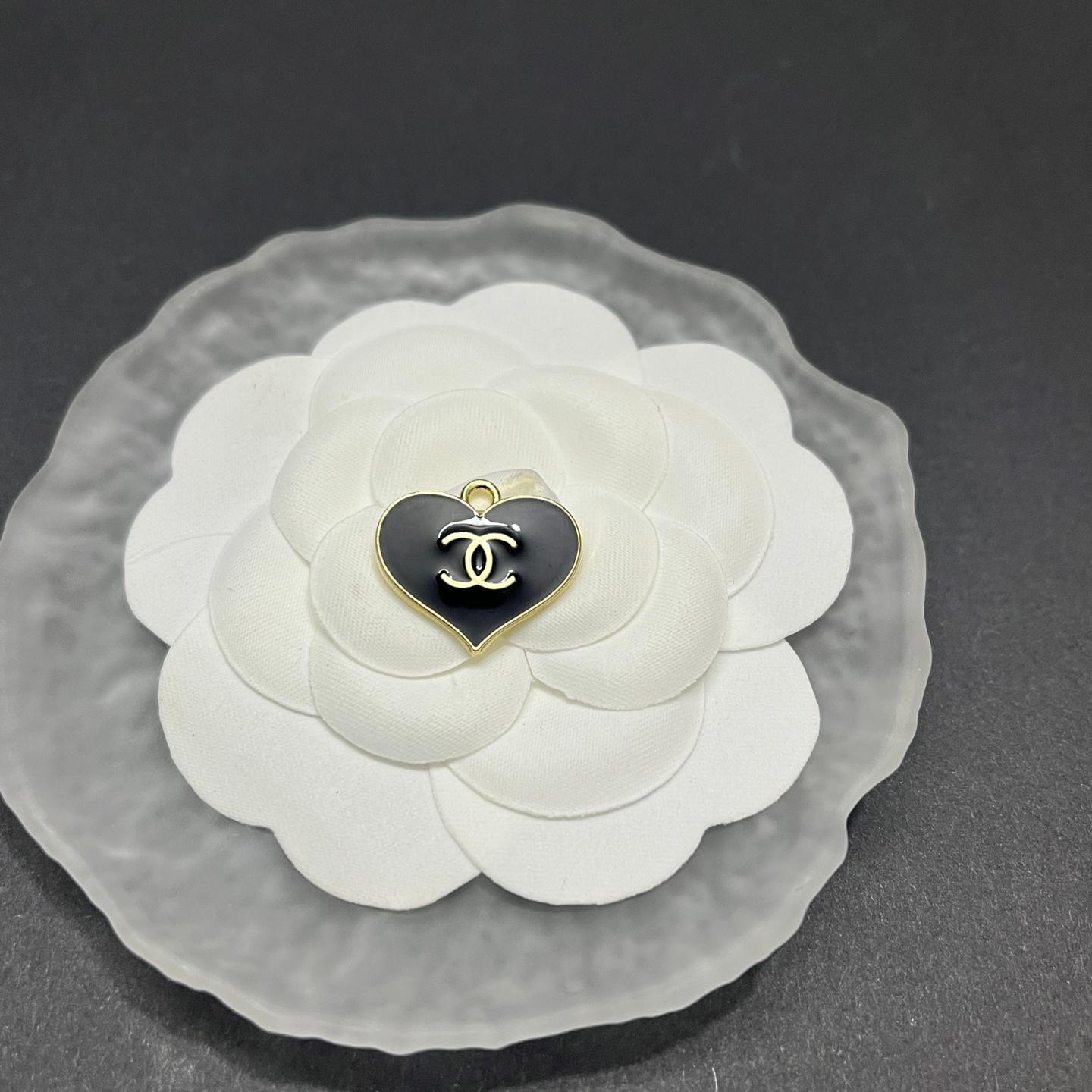 CC-Love shape Metal Signage 17MM*20MM