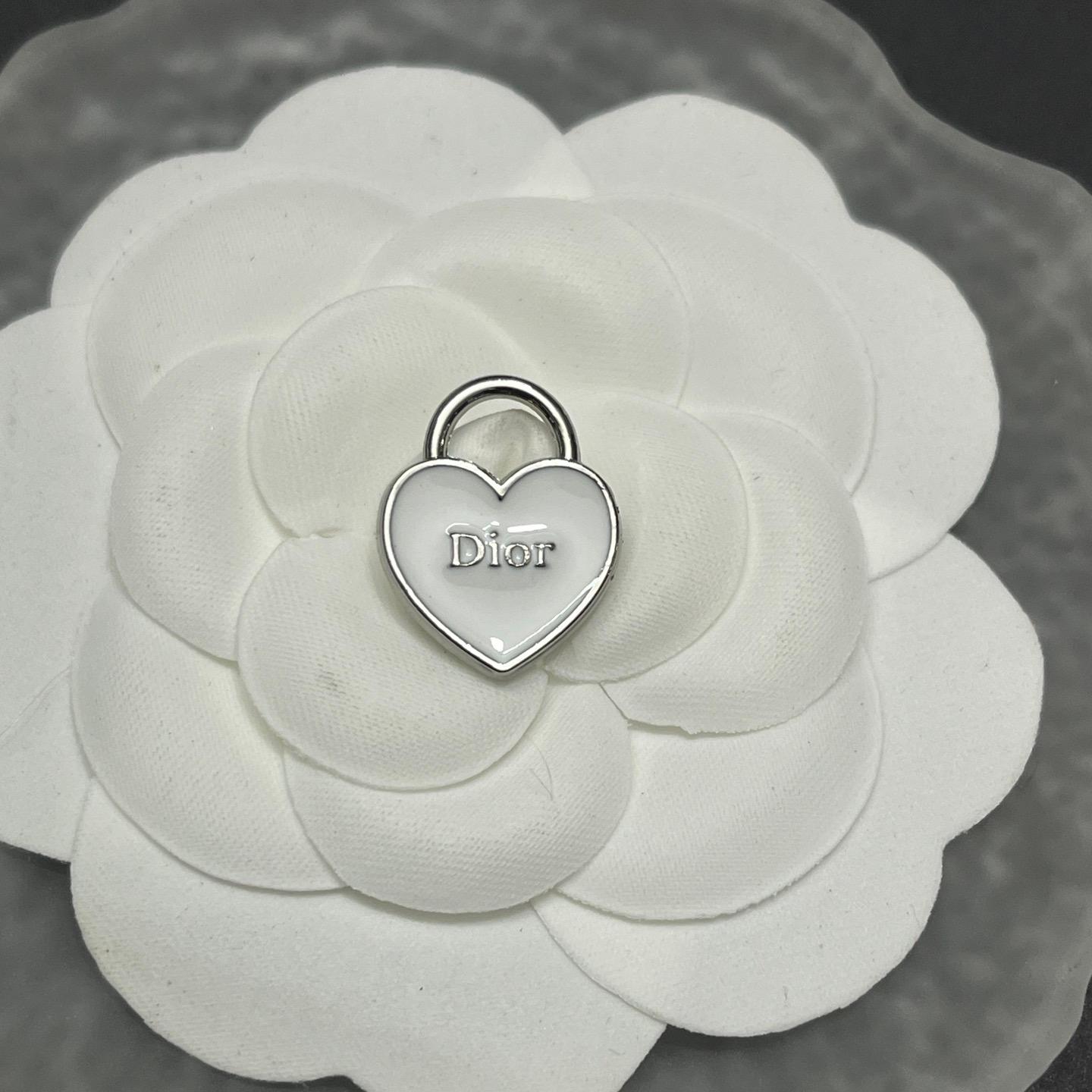 CC-Love Shape Metal Signage 19MM*15MM