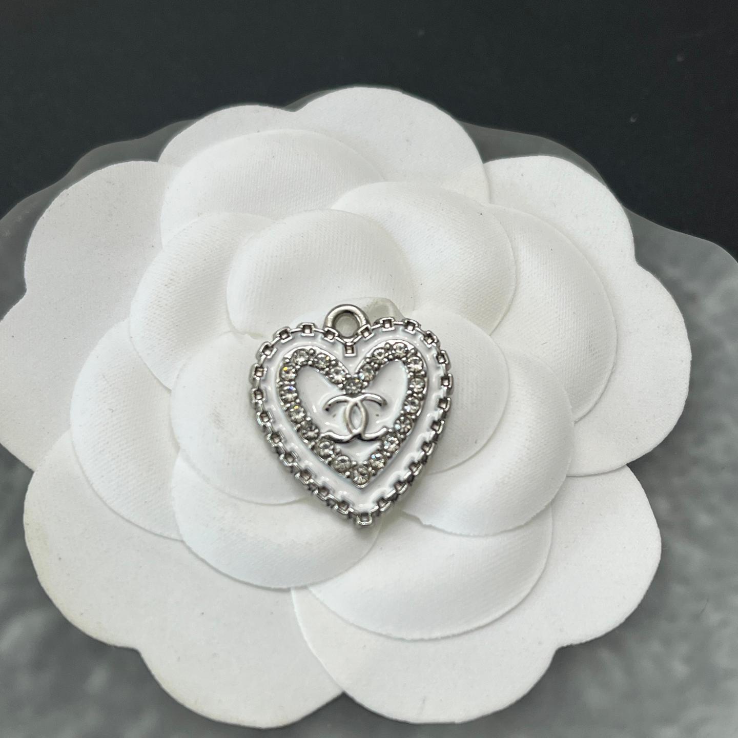 CC-Love Shape With Diamond  22MM*20MM