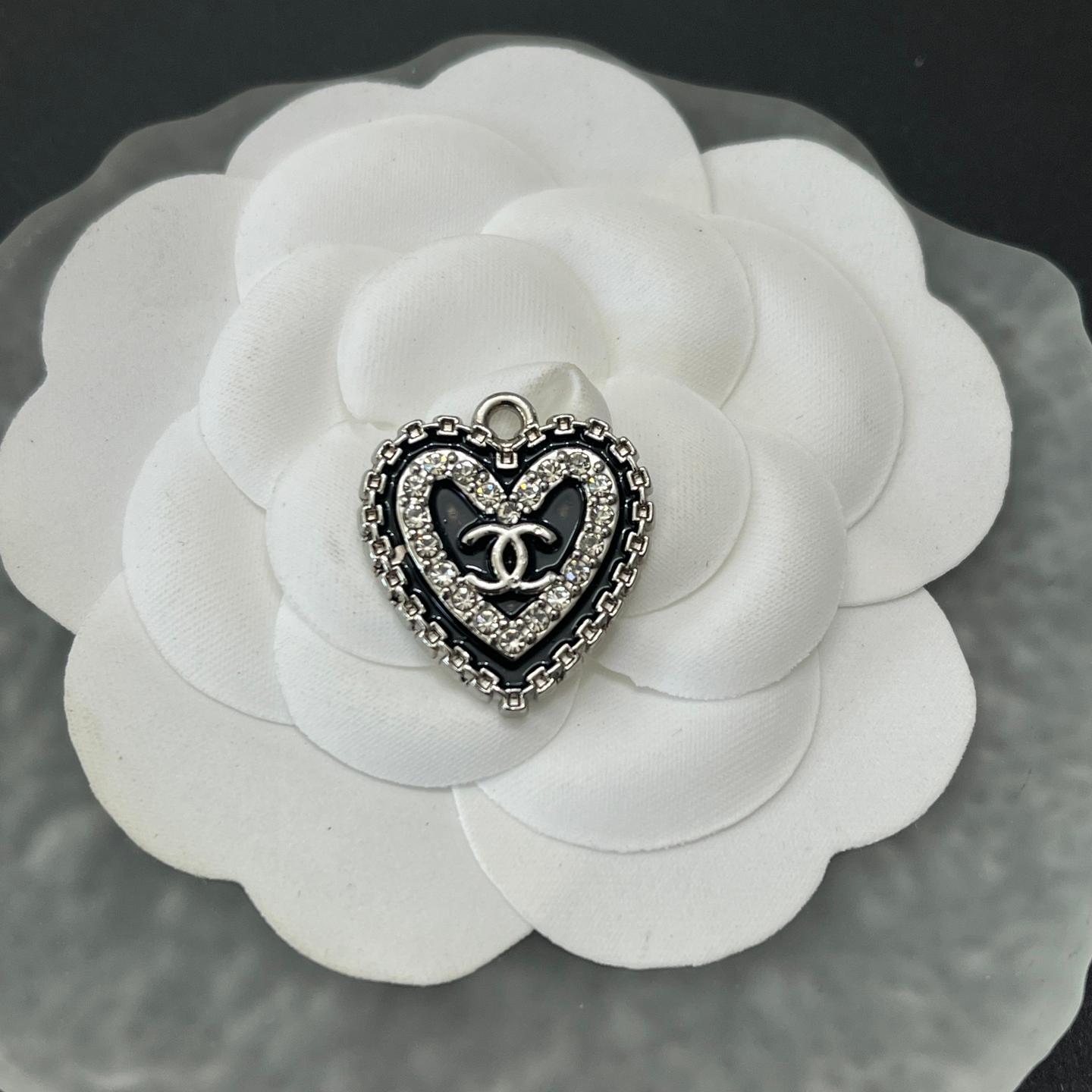 CC-Love Shape With Diamond  22MM*20MM