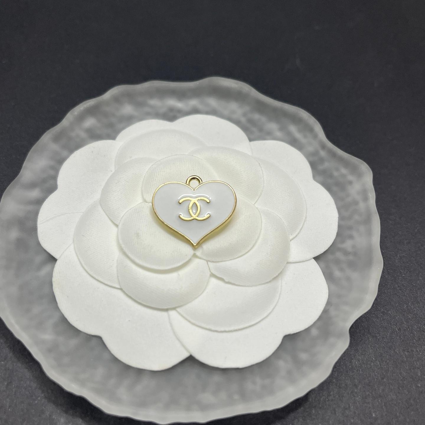 CC-Love shape Metal Signage 17MM*20MM