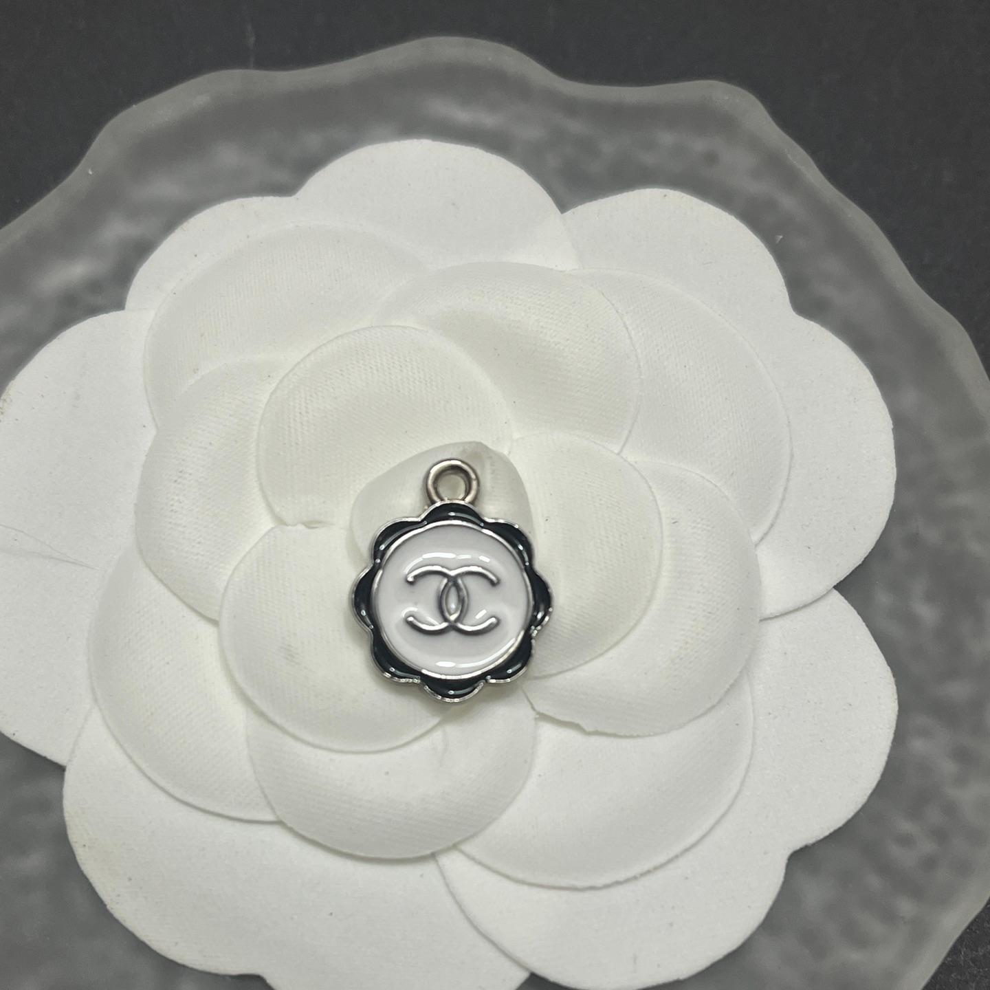 CC-Lace shape Metal Signage 18MM*15MM