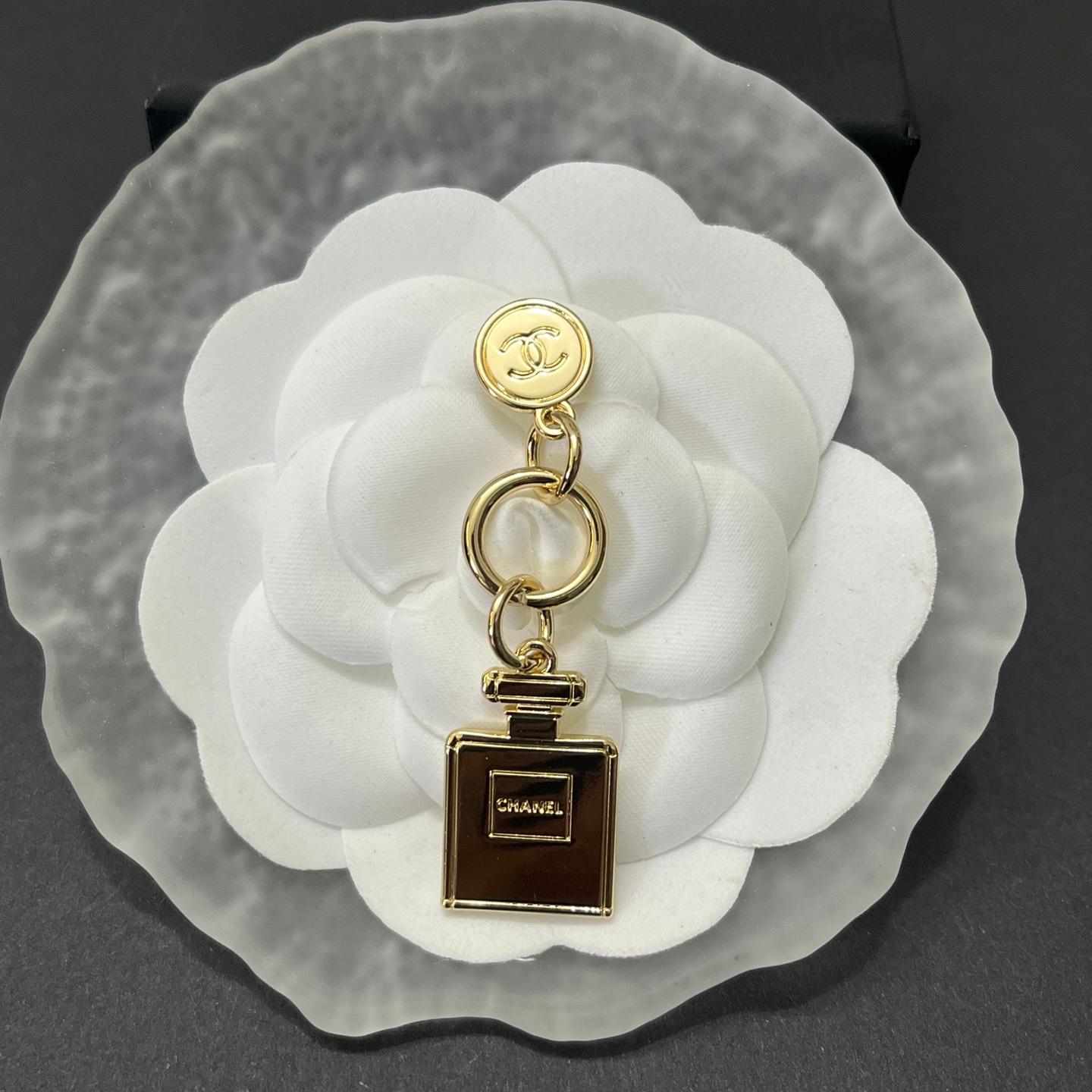 CC-Metal Signage with chain