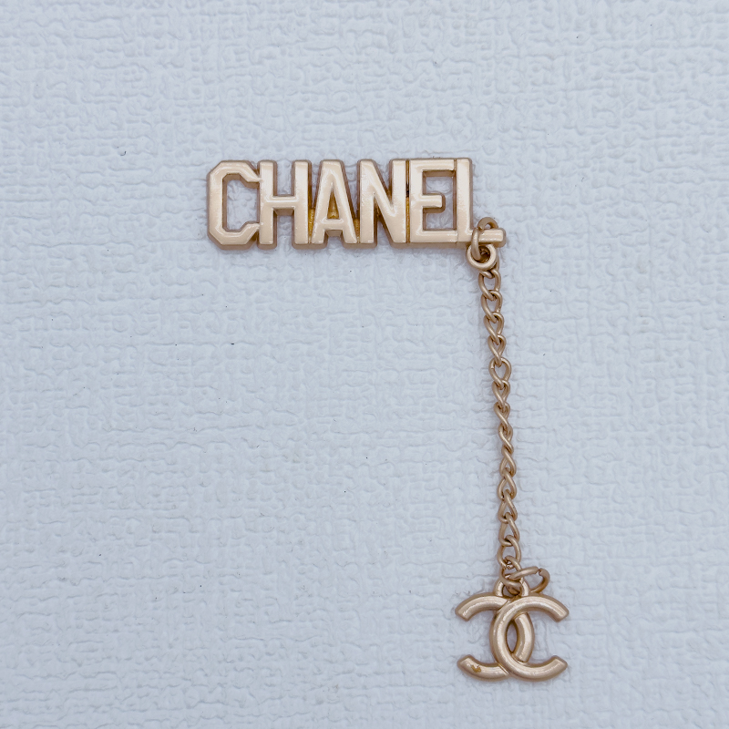 CC-Metal Signage with chain