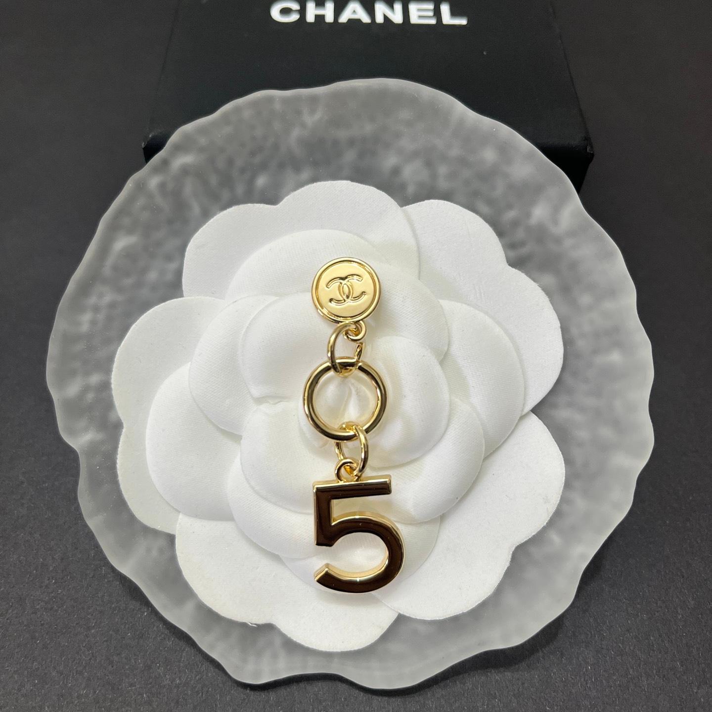 CC-Metal Signage with chain