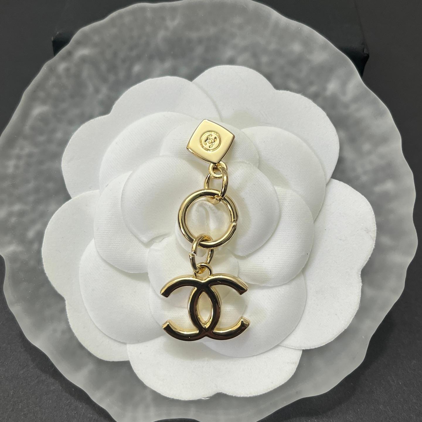 CC-Metal Signage with chain