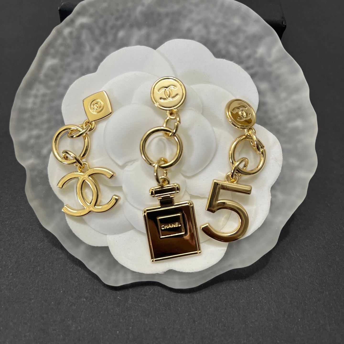 CC-Metal Signage with chain