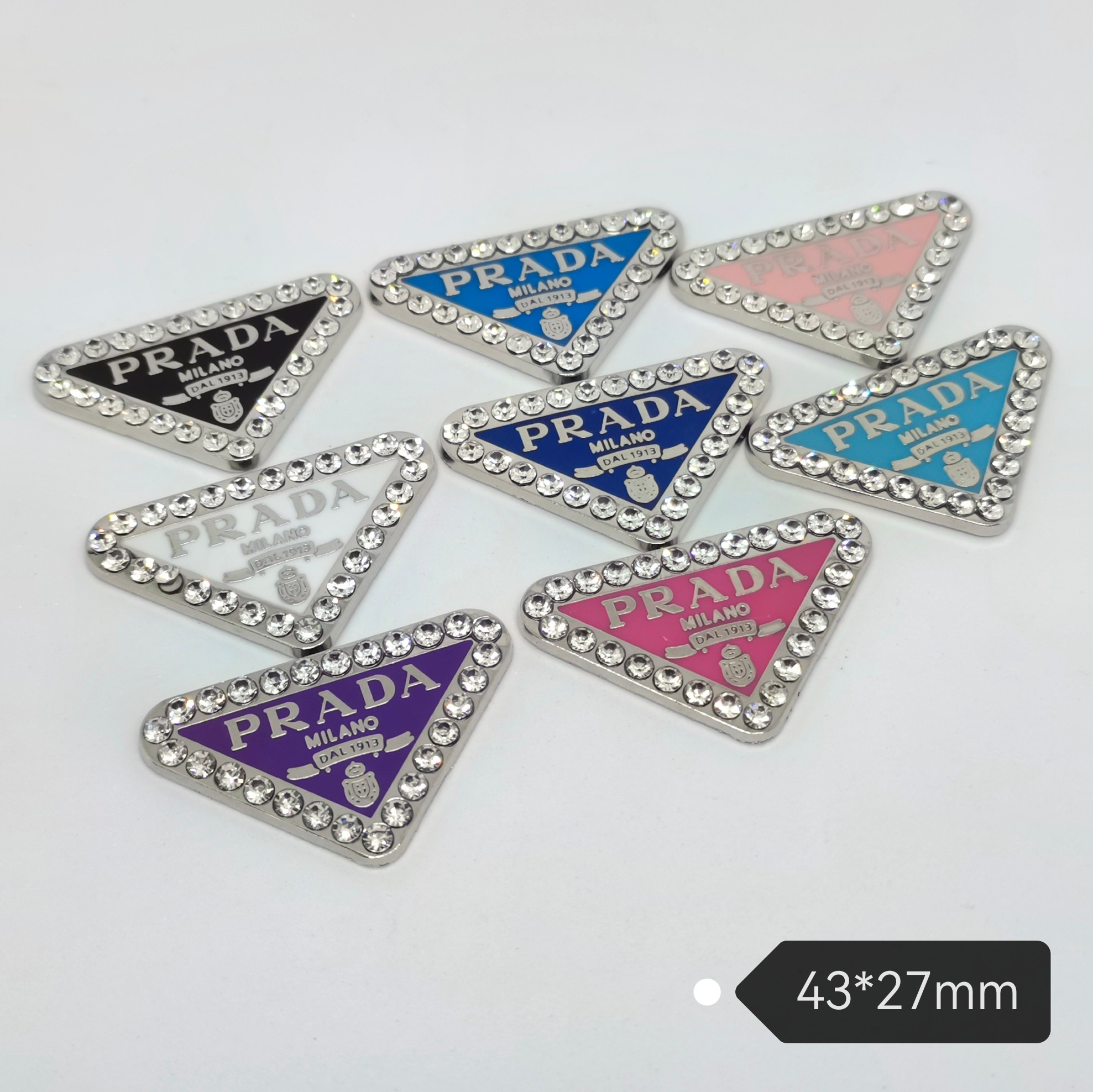 P-Triangular Signage With Diamonds 43MM*27MM