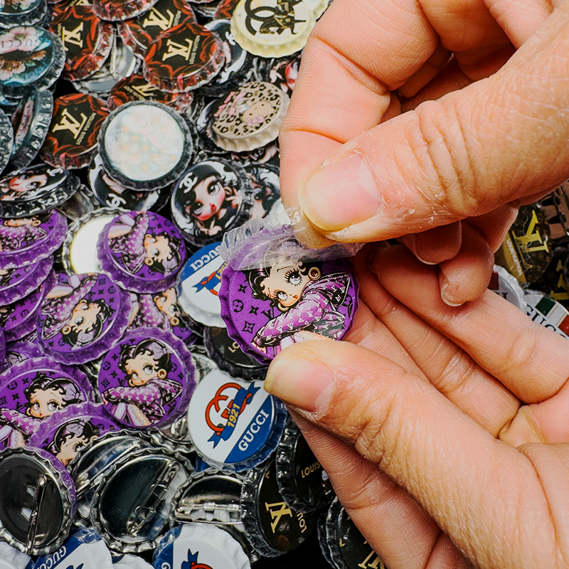 A Pack of 5PCS Designer Bottle Cap with Pin on the Back