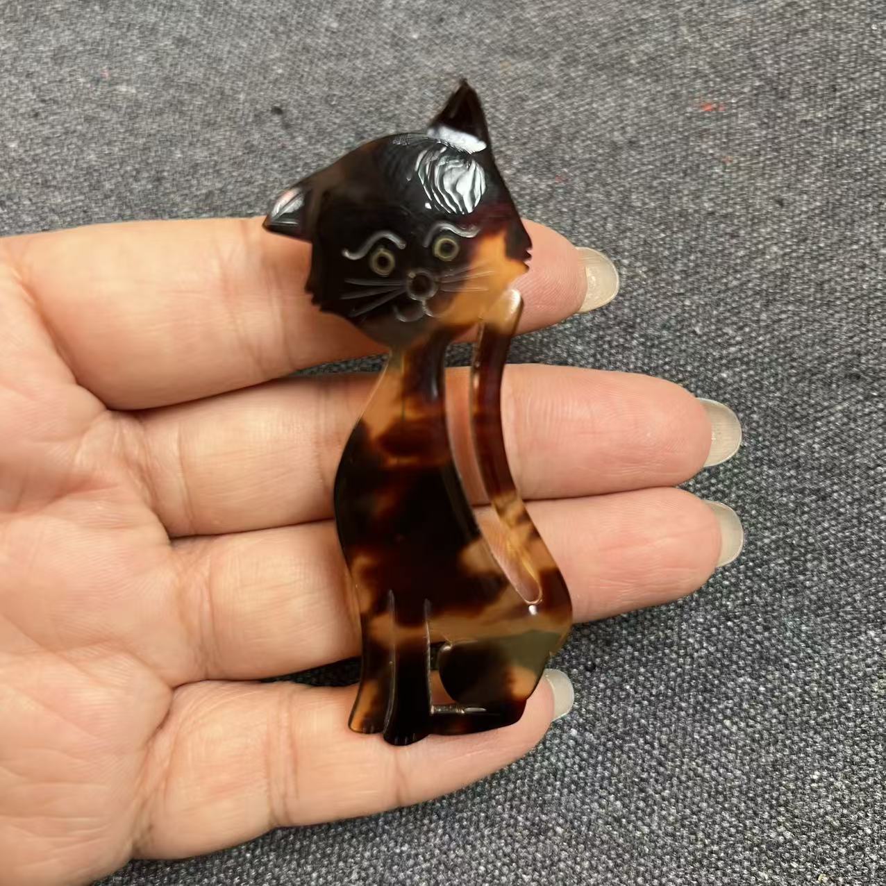 Natural-Material Brooch with Kitten Desig