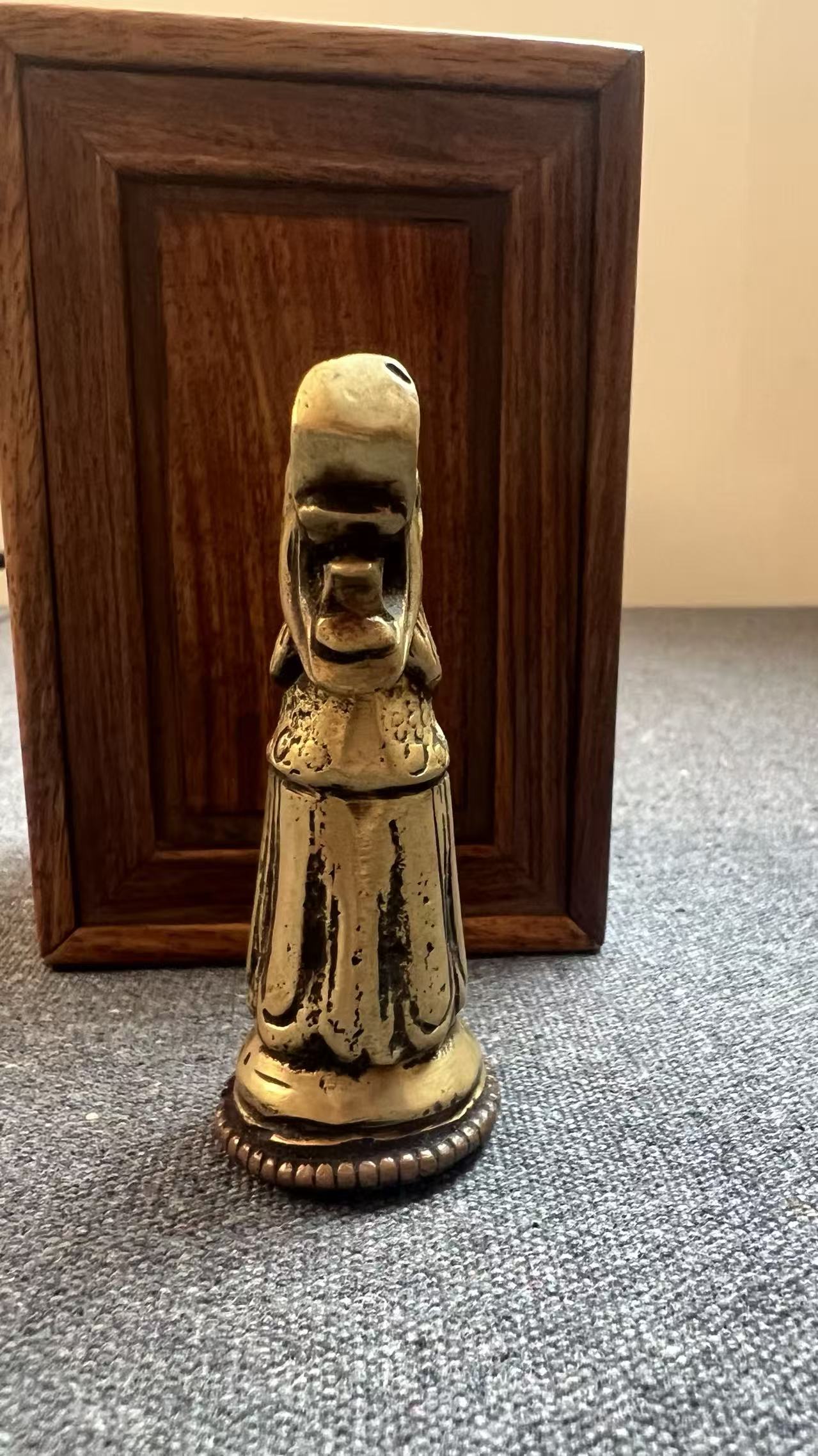 Iron Seal with Precious Umbrella Design