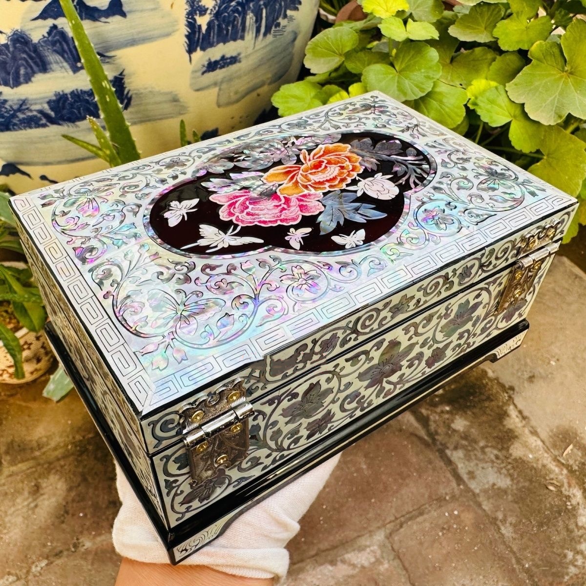Lacquer Box with Mother-of-Pearl Inlay - Blossoming Flowers for Prosperity