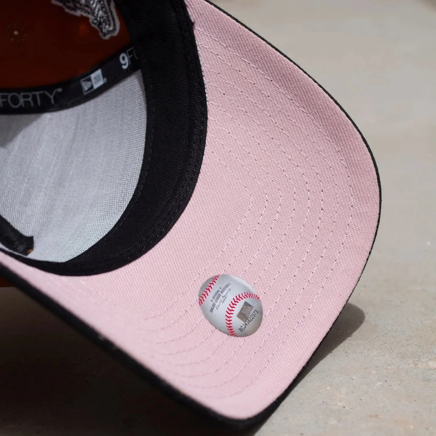 NEW ERA 9FORTY A-FRAME NEW YORK YANKEES WORLD SERIES 1996 TWO TONE / PINK UV SNAPBACK - Thesouthcap