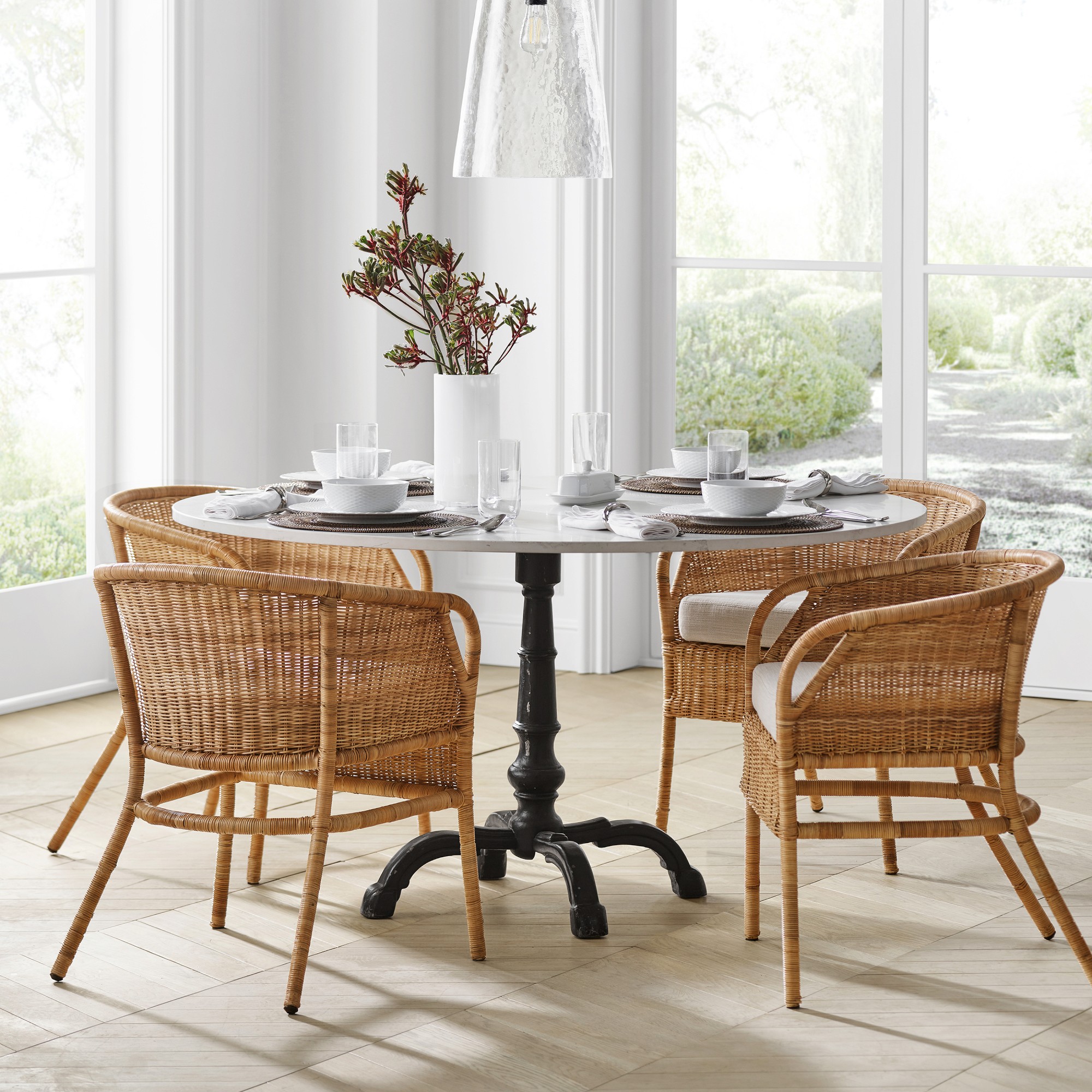 La Coupole Round Iron Bistro Table (42