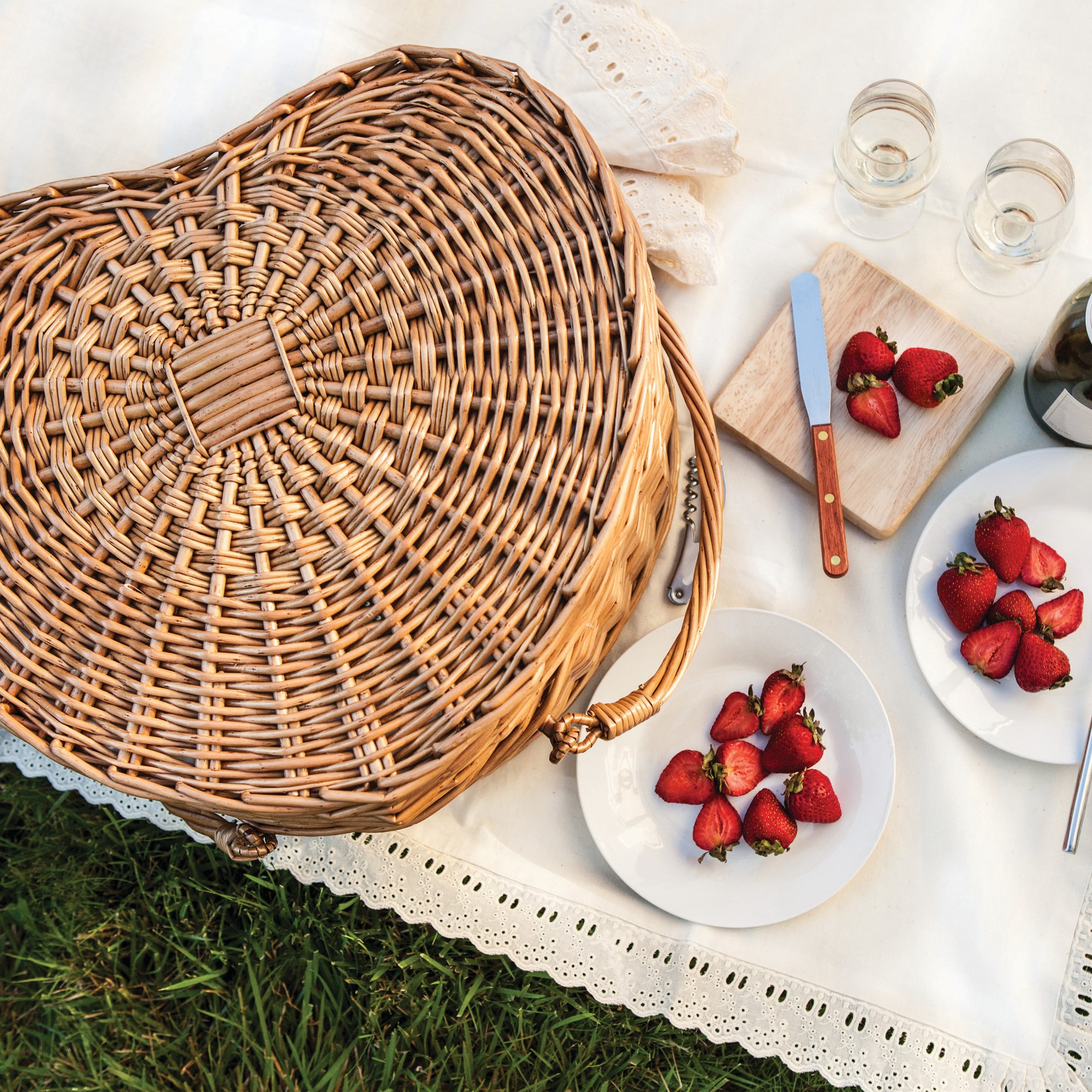 Calistoga Picnic Basket