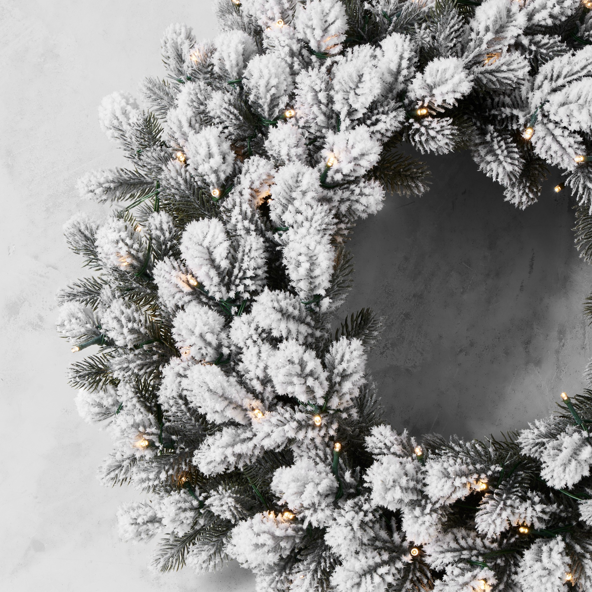 Jeff Leatham x Williams Sonoma Winter White Flocked Pre-Lit Wreath & Garland