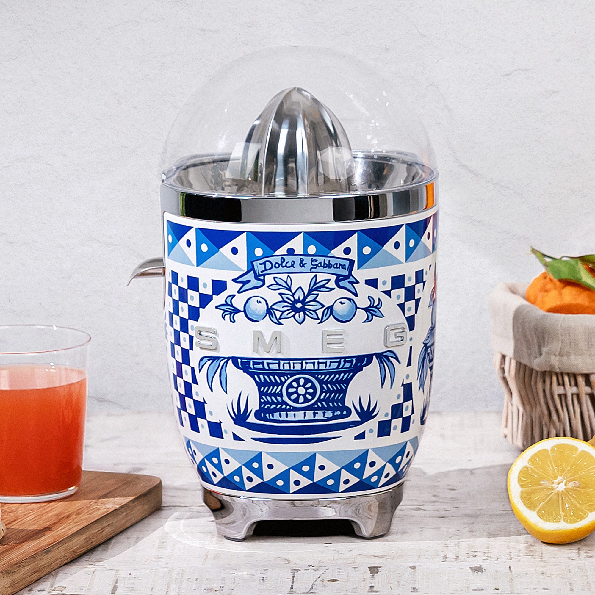 SMEG Dolce & Gabbana Citrus Juicer, Blu Mediterraneo