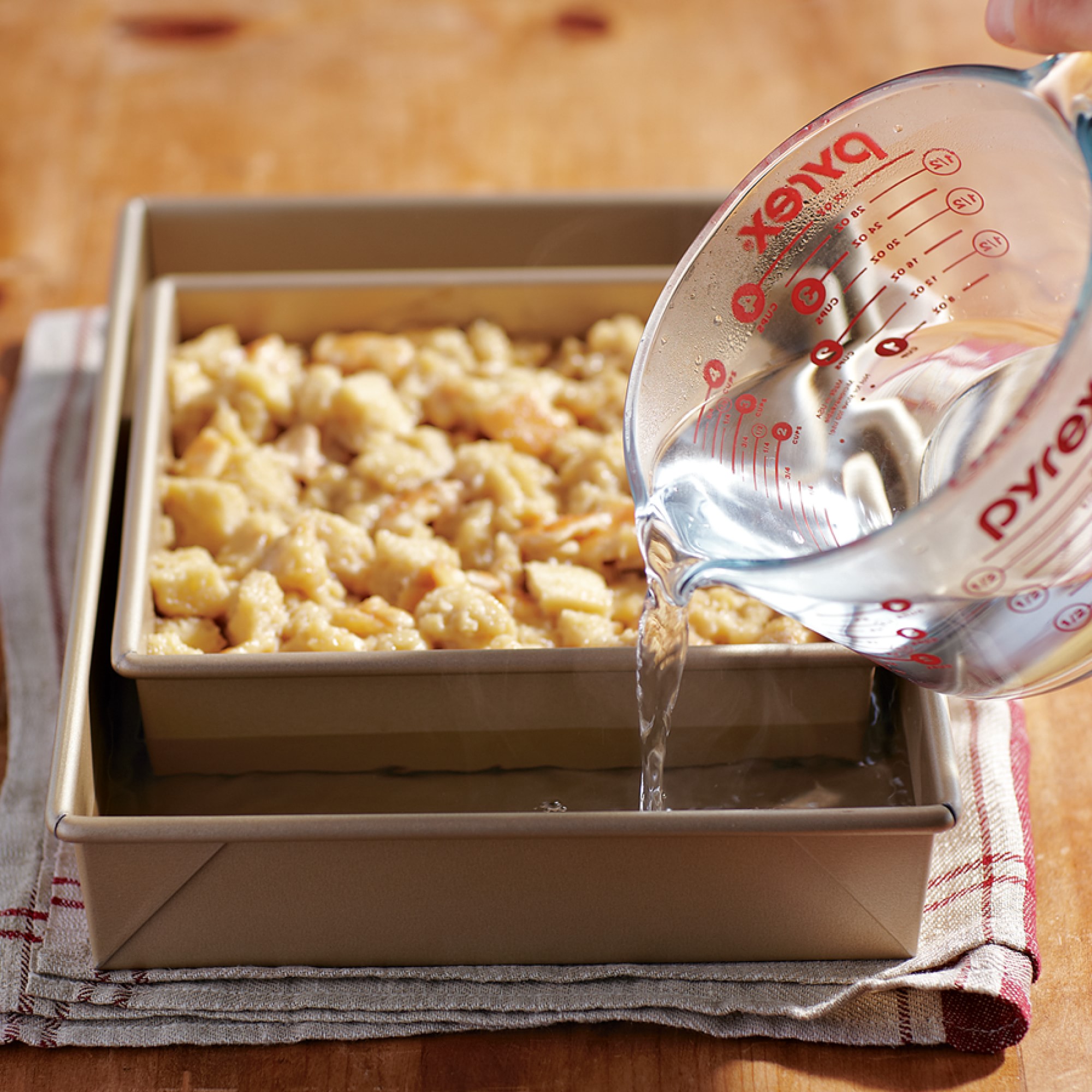 Williams Sonoma Goldtouch® Pro Nonstick Square Cake Pan